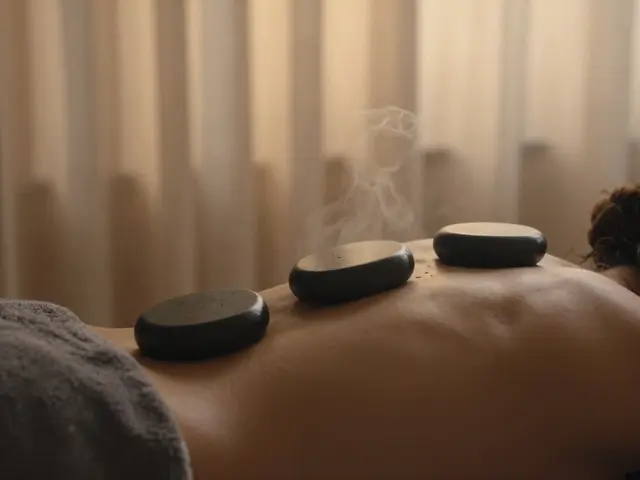 Jak dlouho bolí záda po masáži lávovými kameny?